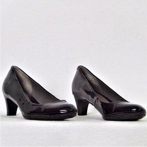 Mid-heel pumps size 8.5M black faux patent leather